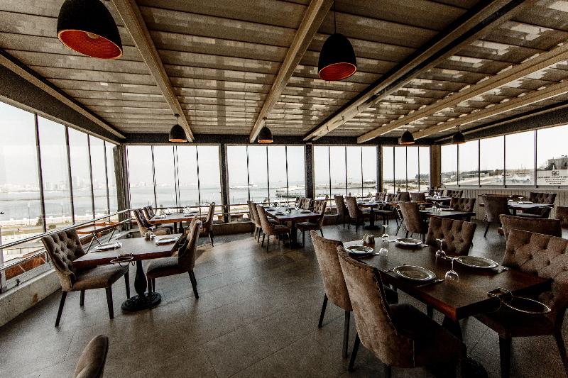 The Crown Hotel - Teras