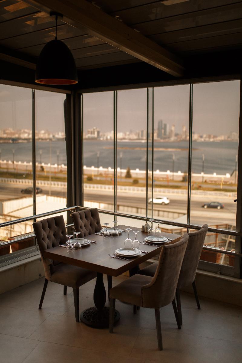 The Crown Hotel - Teras