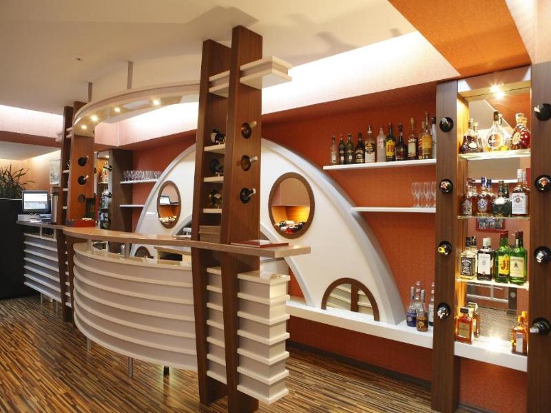 Days Hotel by Wyndham Baku - Bar
