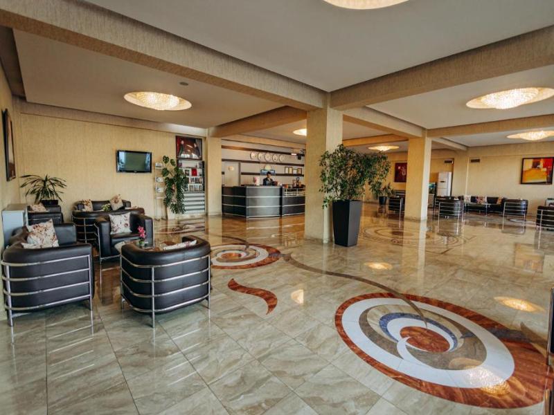 Days Hotel by Wyndham Baku - Lobi