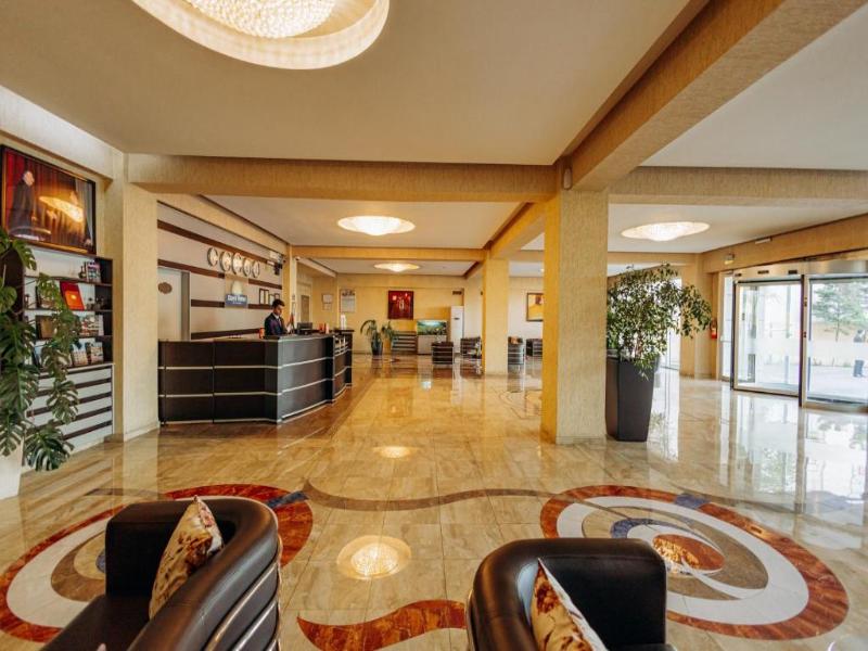 Days Hotel by Wyndham Baku - Lobi