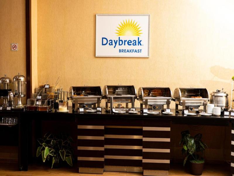 Days Hotel by Wyndham Baku - Restoran