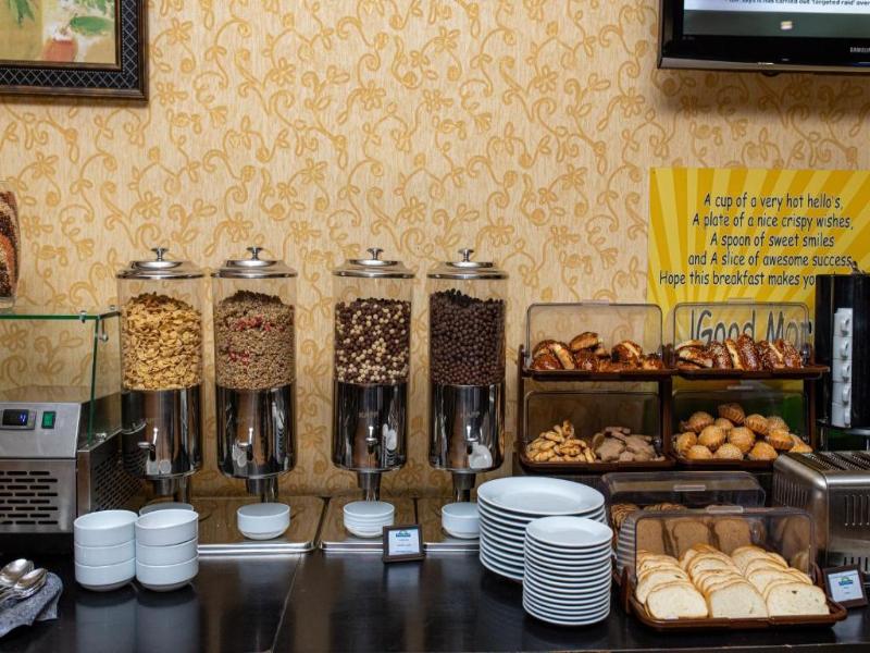 Days Hotel by Wyndham Baku - Restoran