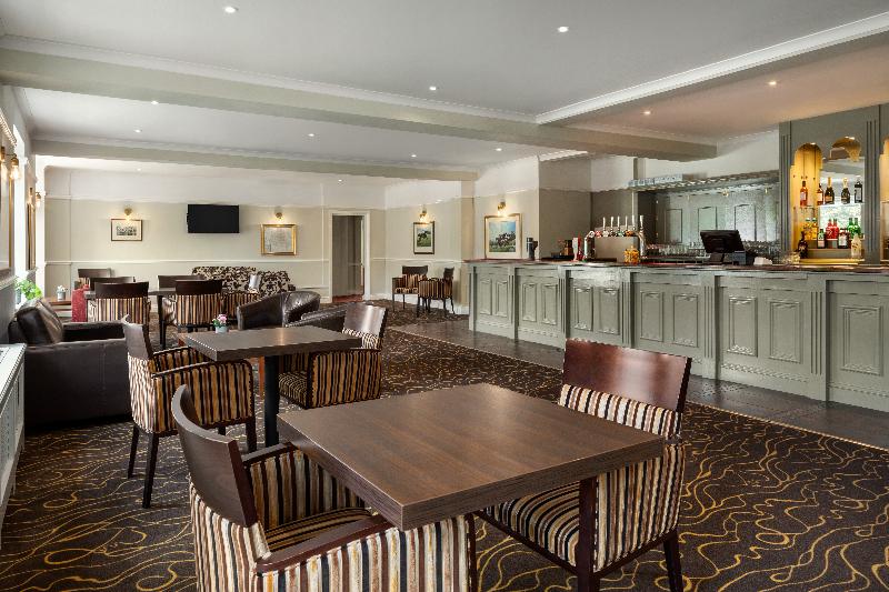 Ramada by Wyndham Cheltenham - Bar