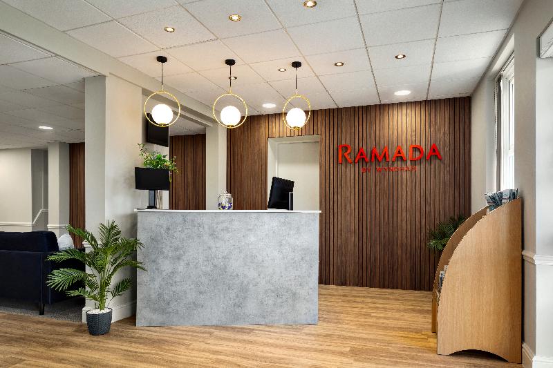 Ramada by Wyndham Cheltenham - Lobi