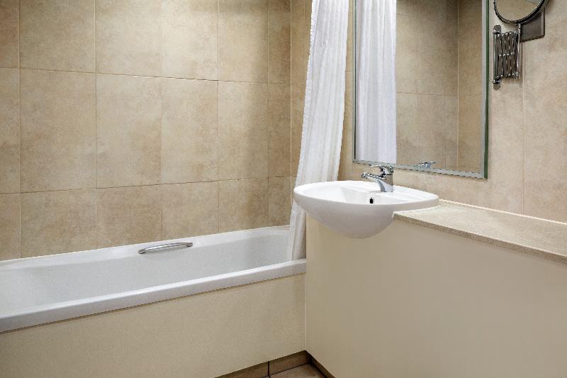 Ramada by Wyndham Cheltenham - Oda