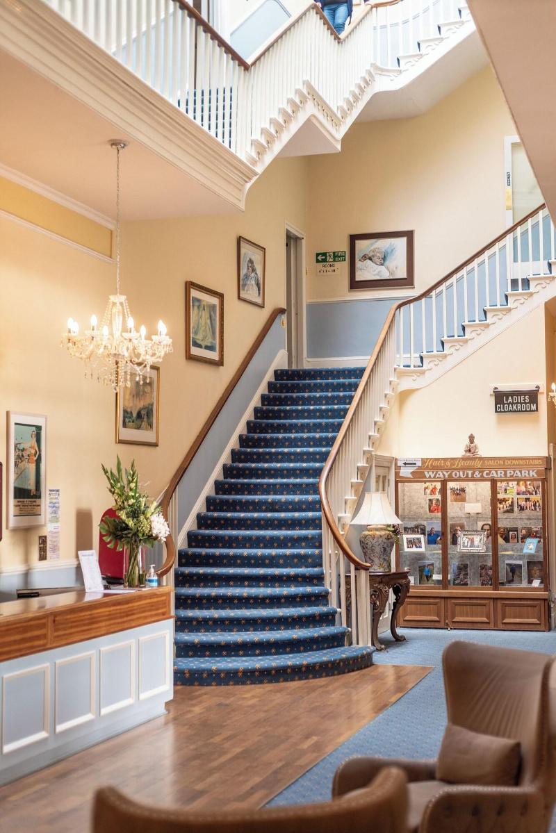 Queens Hotel - Lobi