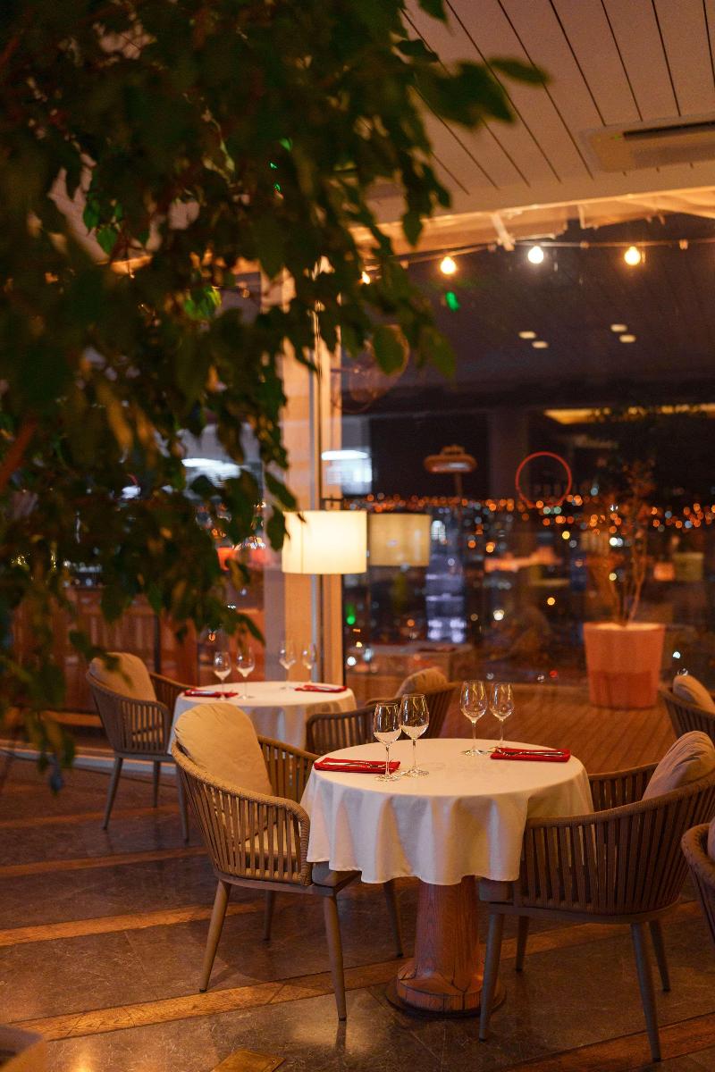 Radisson Blu Iveria Hotel, Tbilisi - Restoran