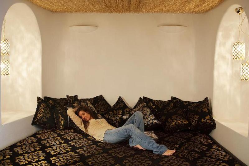 Above Blue Suites - Oda