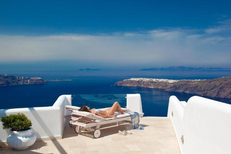 Above Blue Suites - Oda