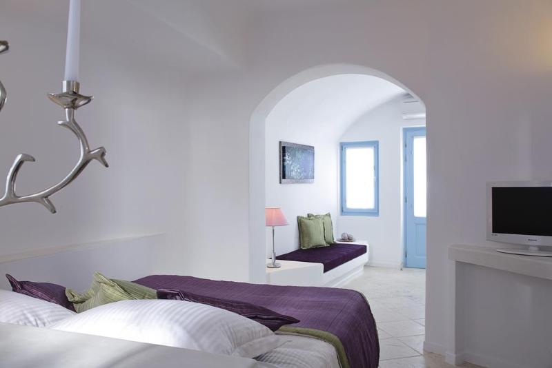 Above Blue Suites - Oda