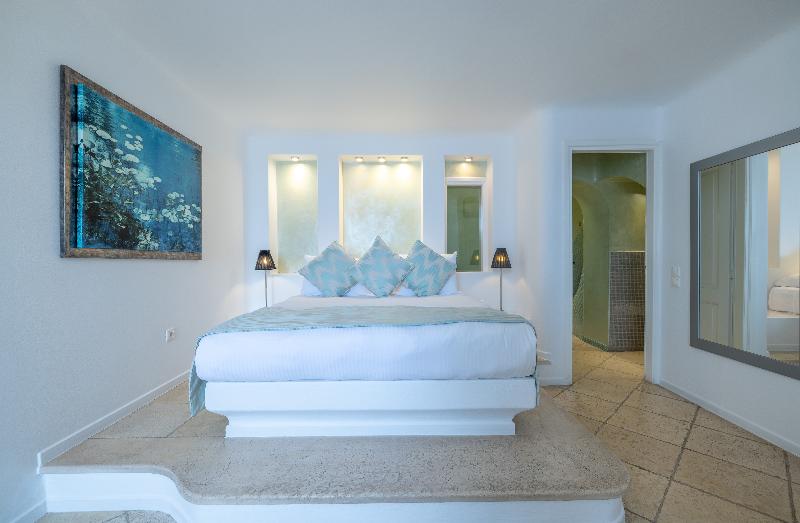 Above Blue Suites - Oda