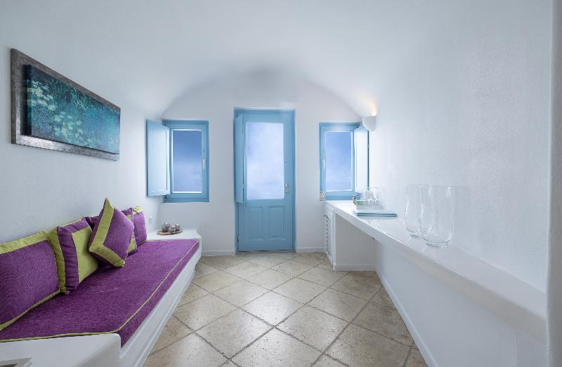 Above Blue Suites - Oda
