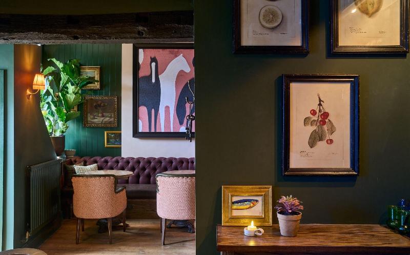 The White Horse - Bar