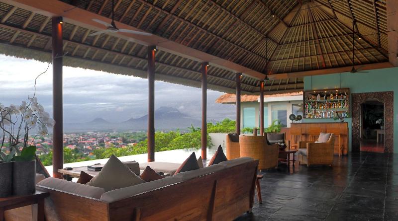 Longhouse - Lobi