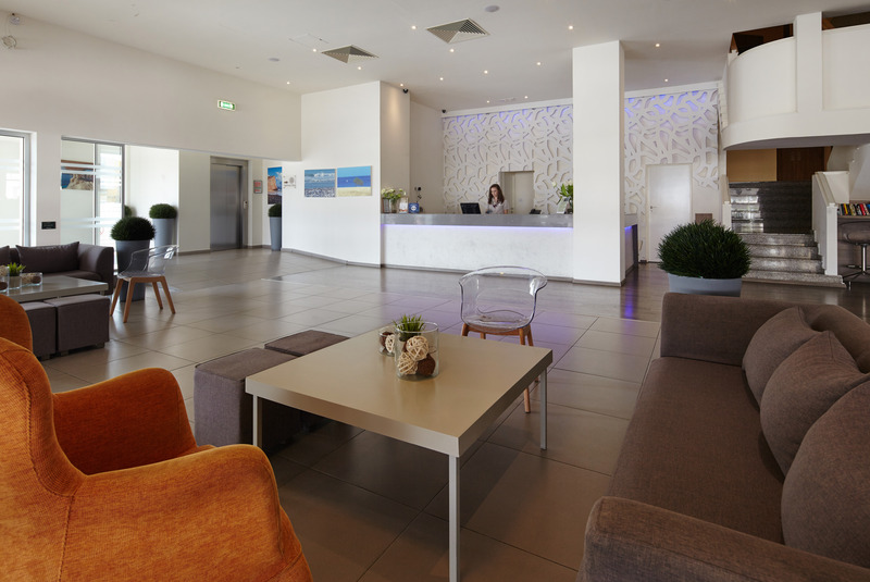 Melpo Antia Hotel & Suites - Lobi