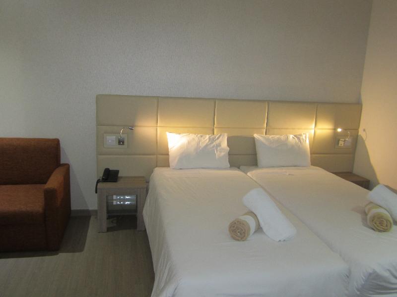 Melpo Antia Hotel & Suites - Oda