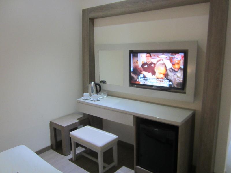 Melpo Antia Hotel & Suites - Oda