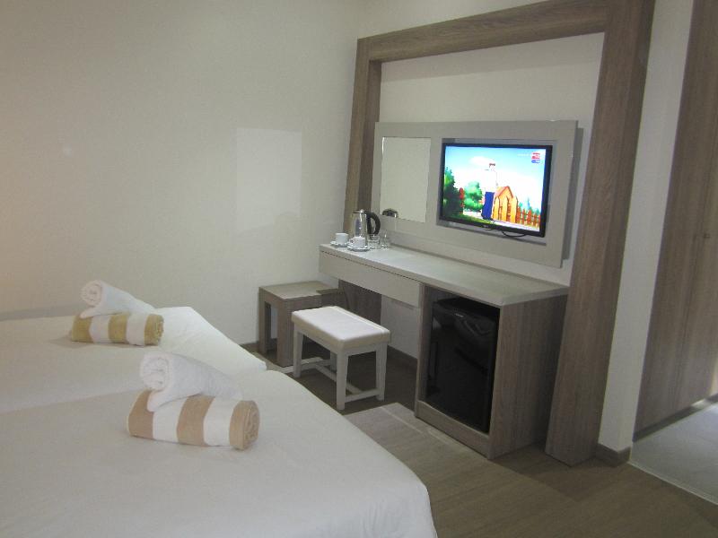 Melpo Antia Hotel & Suites - Oda
