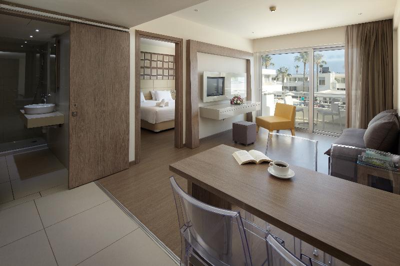 Melpo Antia Hotel & Suites - Oda