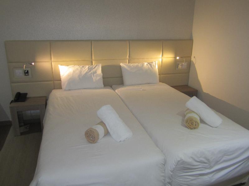 Melpo Antia Hotel & Suites - Oda