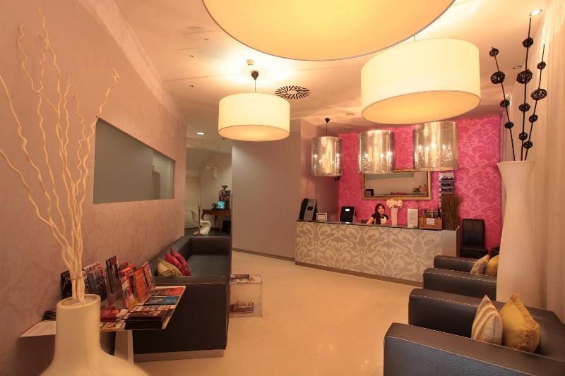Friday Hotel - Lobi