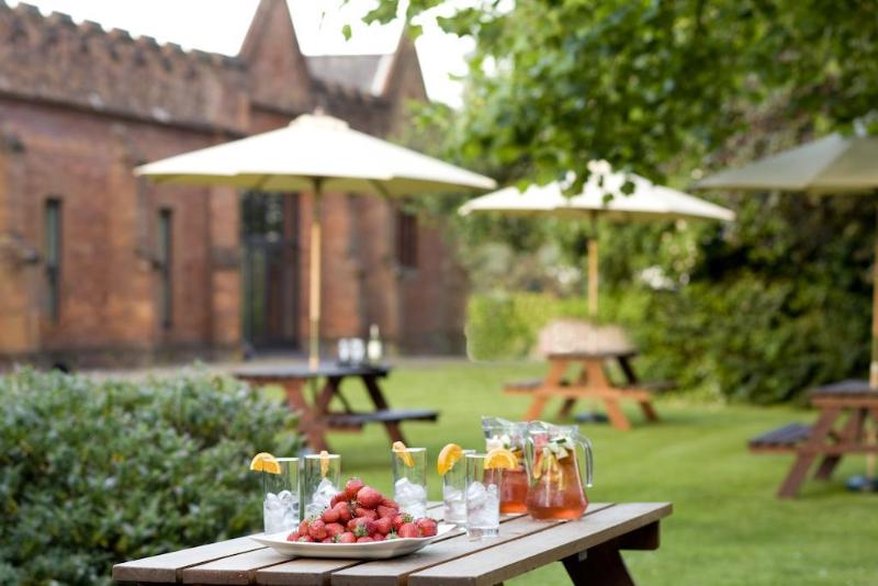 De Vere Latimer Place - Genel