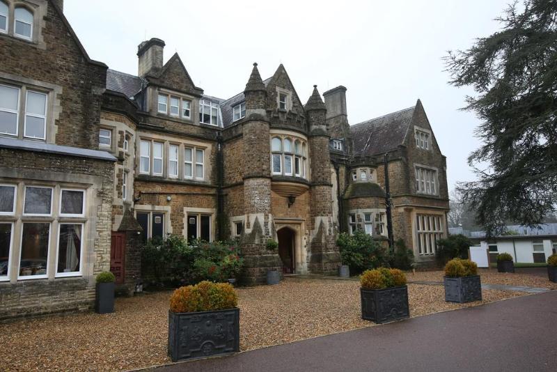 Hartsfield Manor - Genel
