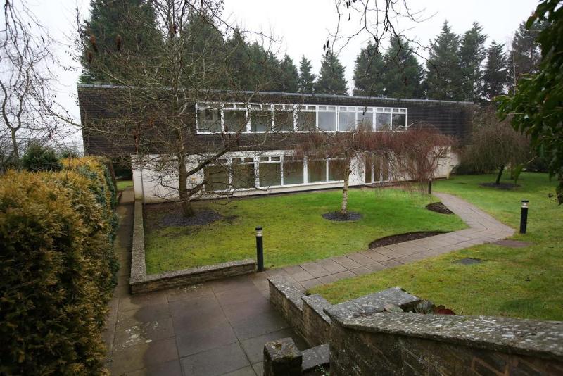 Hartsfield Manor - Genel