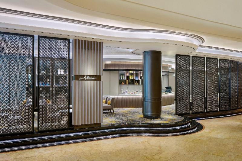 Sheraton Surabaya Hotel & Towers - Lobi