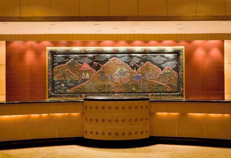Sheraton Surabaya Hotel & Towers - Lobi