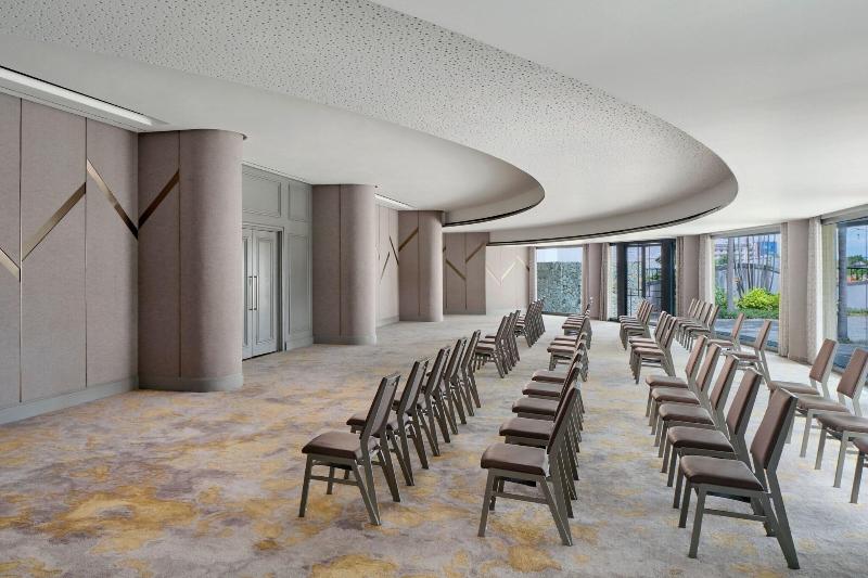 Sheraton Surabaya Hotel & Towers - Toplantı