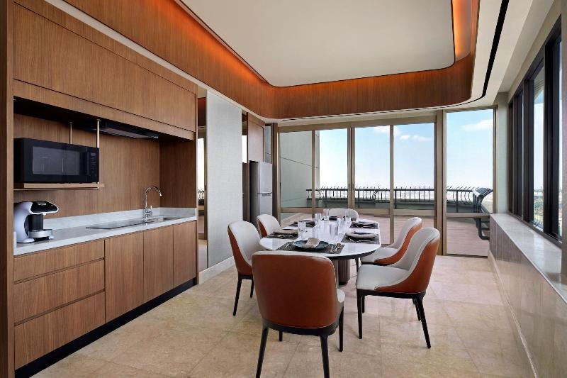 Sheraton Surabaya Hotel & Towers - Oda