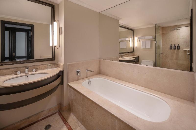 Sheraton Surabaya Hotel & Towers - Oda