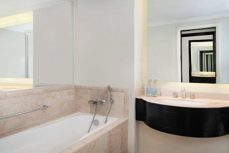 Sheraton Surabaya Hotel & Towers - Oda