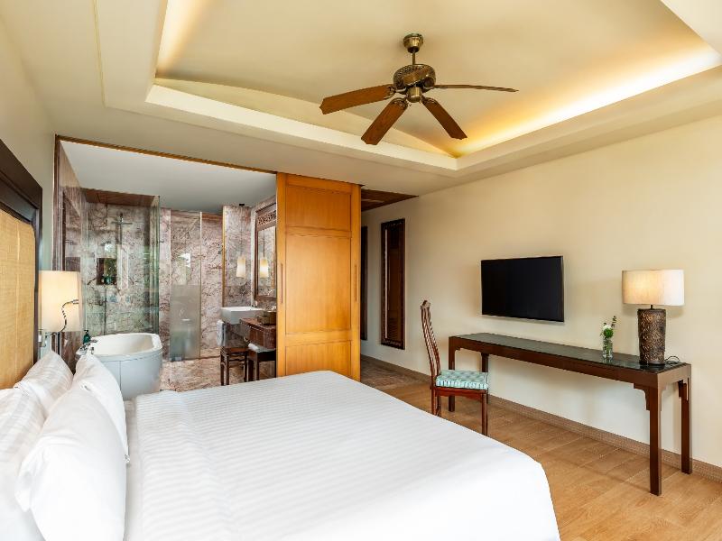 Centara Grand Beach Resort Phuket - Oda