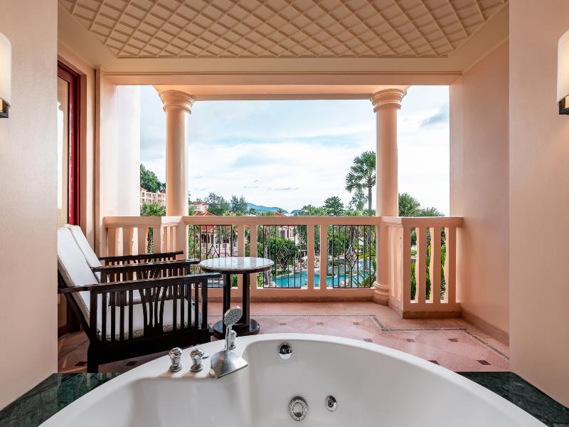 Centara Grand Beach Resort Phuket - Oda