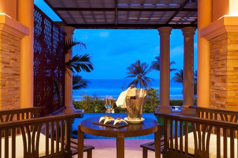 Centara Grand Beach Resort Phuket - Oda