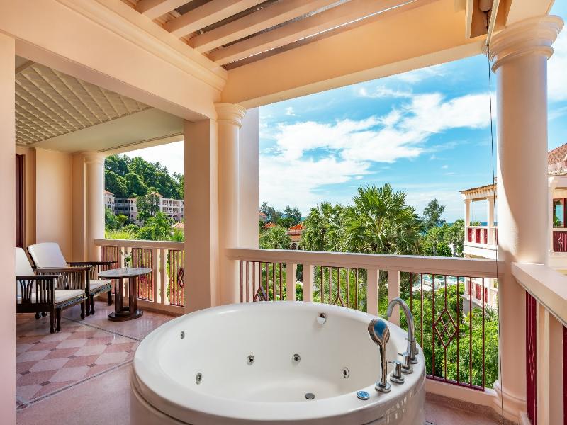 Centara Grand Beach Resort Phuket - Oda