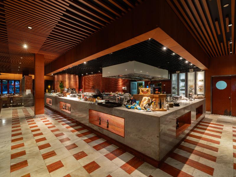 Centara Grand Beach Resort Phuket - Restoran