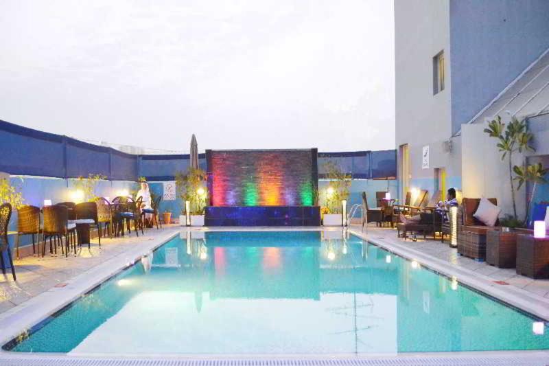 Montreal Hotel - Havuz