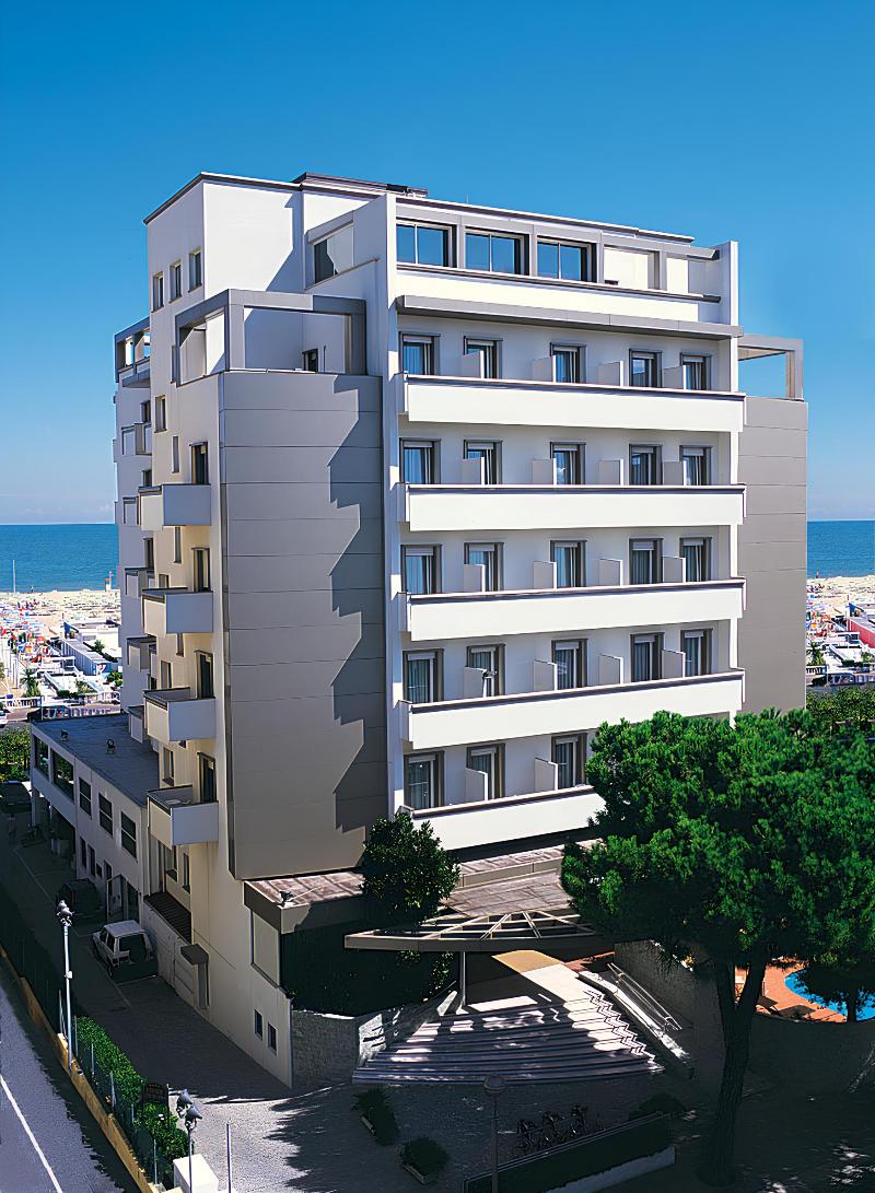 National Hotel - Genel