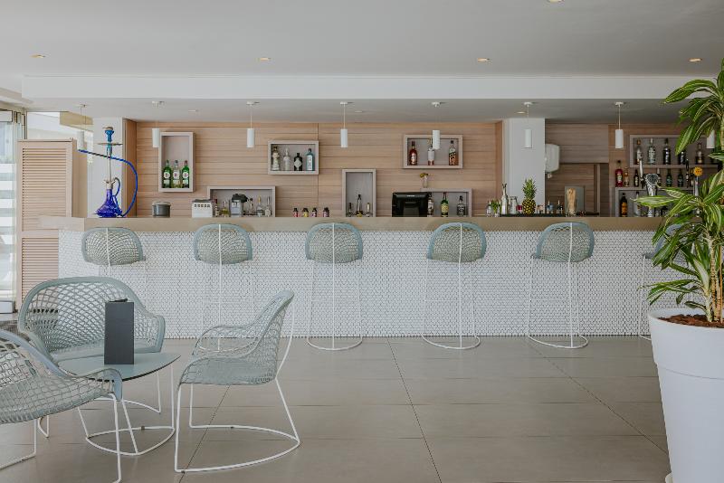 Tasia Maris Sands - Bar