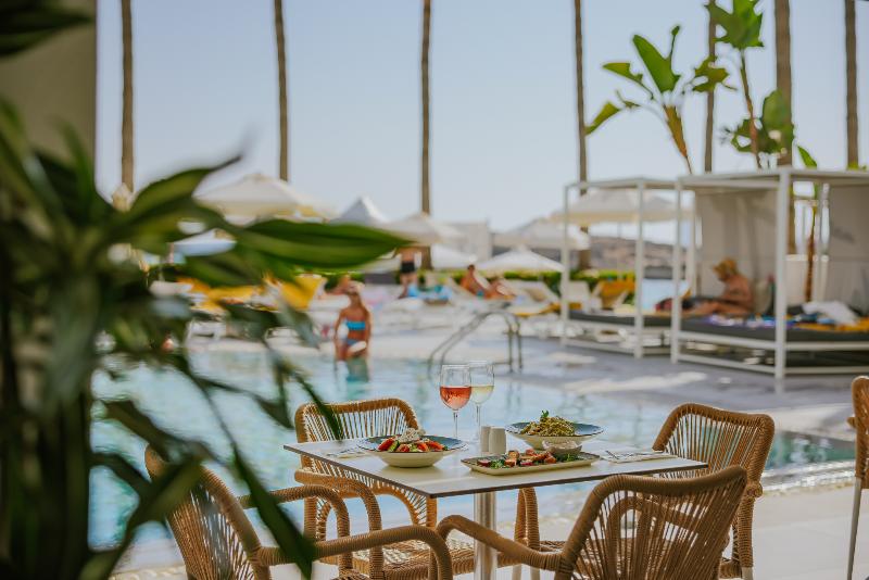 Tasia Maris Sands - Teras