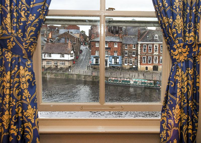 The Queens Hotel & Victoria Cloisters Apartments - Oda
