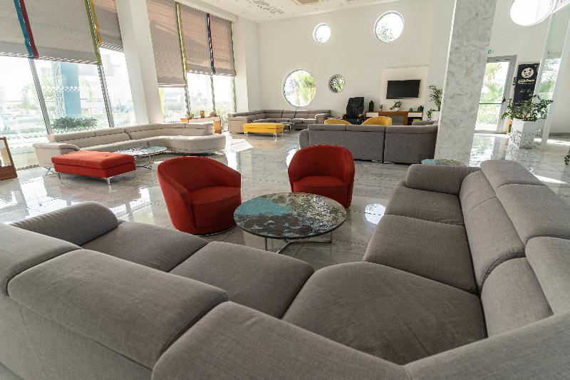 Nicholas Color Hotel - Lobi