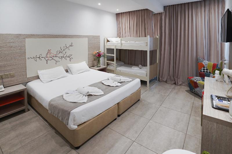 Nicholas Color Hotel - Oda