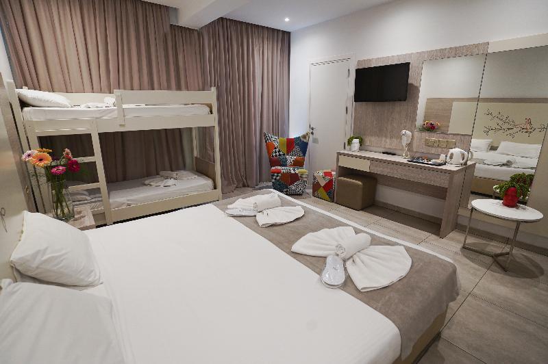 Nicholas Color Hotel - Oda