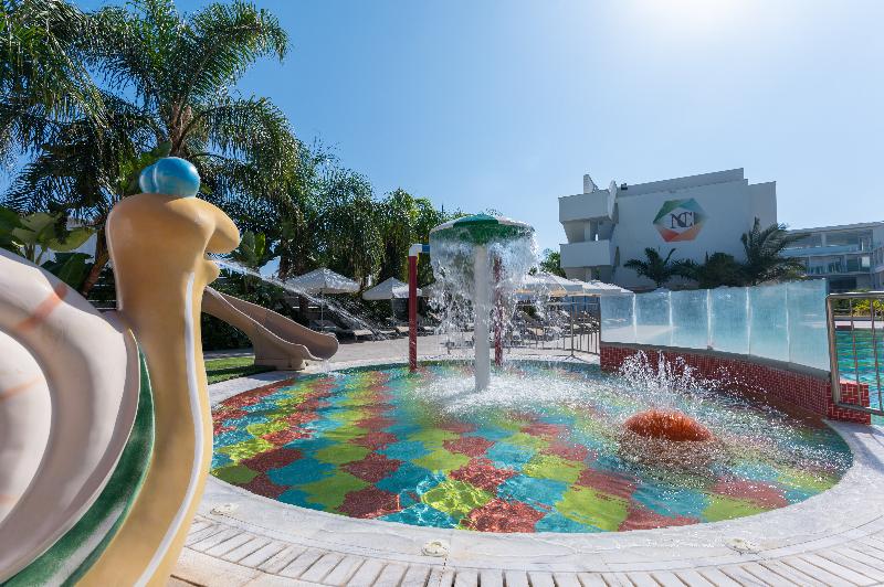Nicholas Color Hotel - Havuz