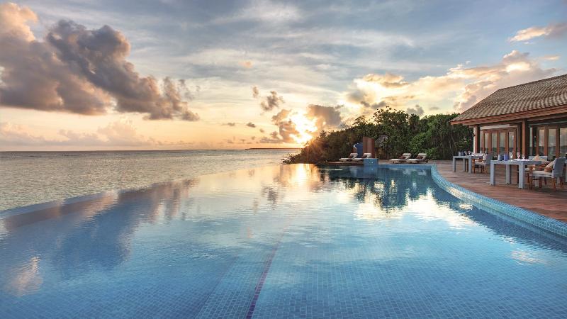 Hideaway Beach Resort and Spa Dhonakulhi Maldives - Havuz